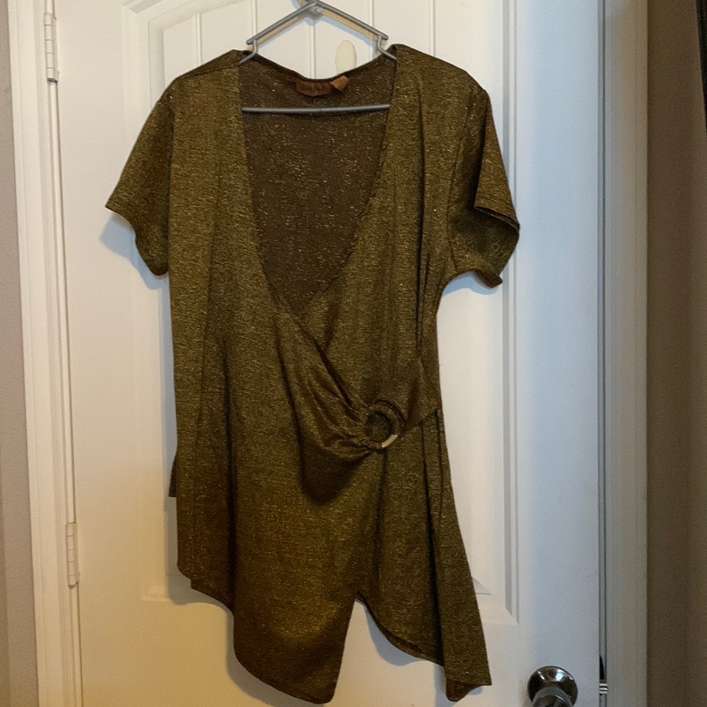 Gold & Brown glitter top with ring buckle. Great for an evening event.
